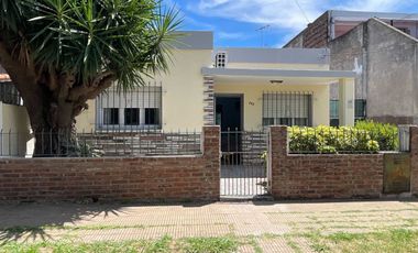 Venta Casa 3 Amb, El Palomar, Con Patio
