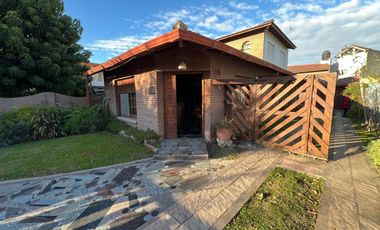 VENTA 2 CASAS EN BLOCK 2 CUADRAS D/ MAR SANTACLARA