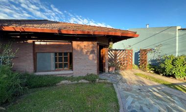 VENTA 2 CASAS EN BLOCK 2 CUADRAS D/ MAR SANTACLARA