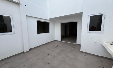 DEPARTAMENTO DE 2 DORMITORIOS CON COCHERA Y PATIO