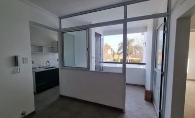 DEPARTAMENTO DE 2 DORMITORIOS CON COCHERA Y PATIO