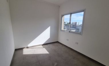 DEPARTAMENTO DE 2 DORMITORIOS CON COCHERA Y PATIO