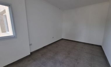 DEPARTAMENTO DE 2 DORMITORIOS CON COCHERA Y PATIO