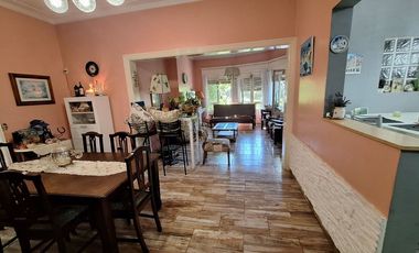 CASA 3 AMBIENTES, VENTA EN QUILMES CON PARQUE