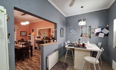 CASA 3 AMBIENTES, VENTA EN QUILMES CON PARQUE