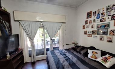 CASA 3 AMBIENTES, VENTA EN QUILMES CON PARQUE