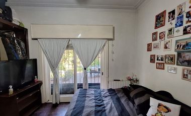 CASA 3 AMBIENTES, VENTA EN QUILMES CON PARQUE