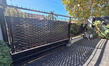 CASA 3 AMBIENTES, VENTA EN QUILMES CON PARQUE