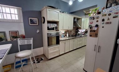 CASA 3 AMBIENTES, VENTA EN QUILMES CON PARQUE