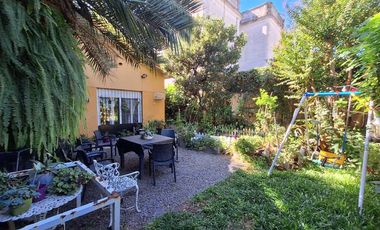 CASA 3 AMBIENTES, VENTA EN QUILMES CON PARQUE