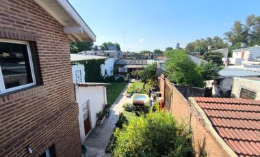 Venta Casa 5 amb en Longchamps + dpto de 2 amb