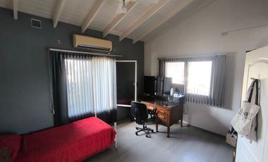 Venta Casa 5 amb en Longchamps + dpto de 2 amb
