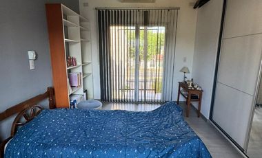 Venta Casa 5 amb en Longchamps + dpto de 2 amb