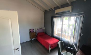 Venta Casa 5 amb en Longchamps + dpto de 2 amb