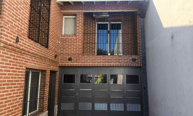 Venta Casa 5 amb en Longchamps + dpto de 2 amb
