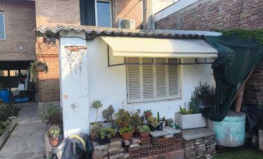 Venta Casa 5 amb en Longchamps + dpto de 2 amb