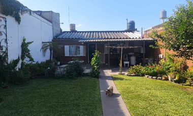 Venta Casa 5 amb en Longchamps + dpto de 2 amb