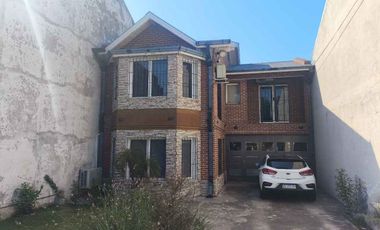 Venta Casa 5 amb en Longchamps + dpto de 2 amb