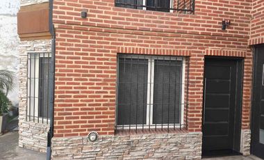 Venta Casa 5 amb en Longchamps + dpto de 2 amb