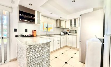 CASA EN VENTA EN PARQUE LAS NACIONES CON PISCINA!