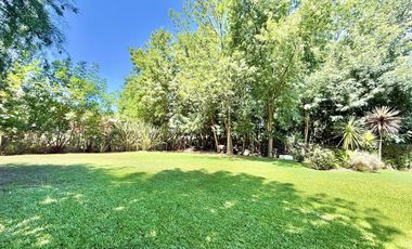 CASA EN VENTA EN PARQUE LAS NACIONES CON PISCINA!