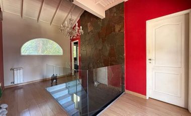 CASA EN VENTA EN PARQUE LAS NACIONES CON PISCINA!