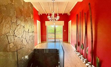 CASA EN VENTA EN PARQUE LAS NACIONES CON PISCINA!