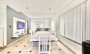 CASA EN VENTA EN PARQUE LAS NACIONES CON PISCINA!