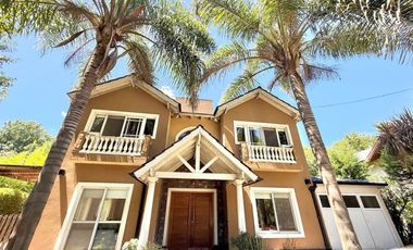 CASA EN VENTA EN PARQUE LAS NACIONES CON PISCINA!