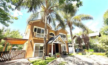 CASA EN VENTA EN PARQUE LAS NACIONES CON PISCINA!