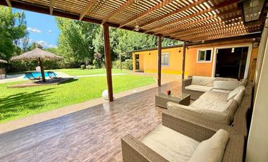 CASA EN VENTA EN PARQUE LAS NACIONES CON PISCINA!