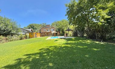 CASA EN VENTA EN PARQUE LAS NACIONES CON PISCINA!