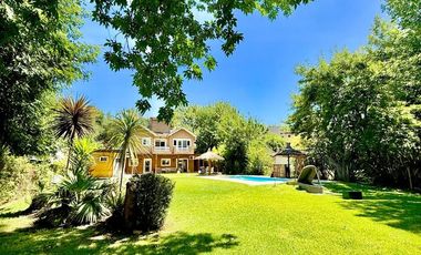 CASA EN VENTA EN PARQUE LAS NACIONES CON PISCINA!