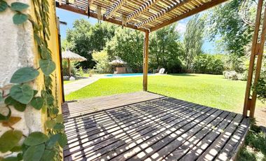 CASA EN VENTA EN PARQUE LAS NACIONES CON PISCINA!