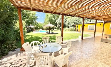 CASA EN VENTA EN PARQUE LAS NACIONES CON PISCINA!