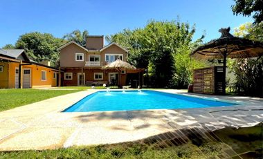 CASA EN VENTA EN PARQUE LAS NACIONES CON PISCINA!