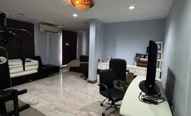 5 BR 5 Bath Luxuriously furnished, Small Office Setup 1st Fl