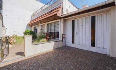 Venta Casa 3 ambientes Ramos Mejia Galeria Patio Cochera y Terraza