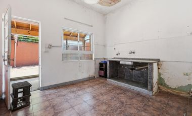 Venta Casa 3 ambientes Ramos Mejia Galeria Patio Cochera y Terraza