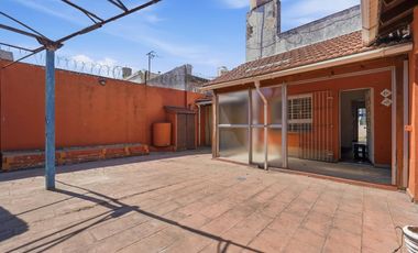 Venta Casa 3 ambientes Ramos Mejia Galeria Patio Cochera y Terraza