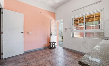 Venta Casa 3 ambientes Ramos Mejia Galeria Patio Cochera y Terraza