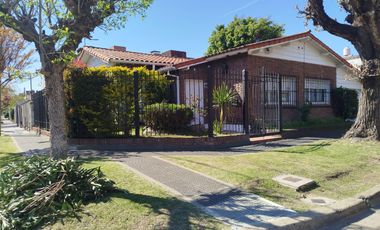 Venta Casa 3 Amb.  en Barrio Pileta  R. Mejía  Excelente EstadoC/Fdo. Libre