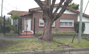 Venta Casa 3 Amb.  en Barrio Pileta  R. Mejía  Excelente EstadoC/Fdo. Libre