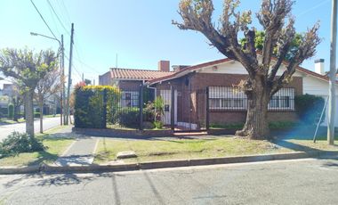 Venta Casa 3 Amb.  en Barrio Pileta  R. Mejía  Excelente EstadoC/Fdo. Libre