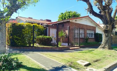 Venta Casa 3 Amb.  en Barrio Pileta  R. Mejía  Excelente EstadoC/Fdo. Libre