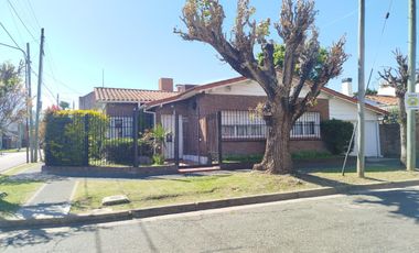 Venta Casa 3 Amb.  en Barrio Pileta  R. Mejía  Excelente EstadoC/Fdo. Libre