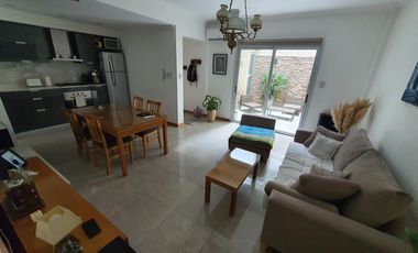 2 Amb reciclado a nuevo con 2 patios – Sin expensas – Lomas Oeste