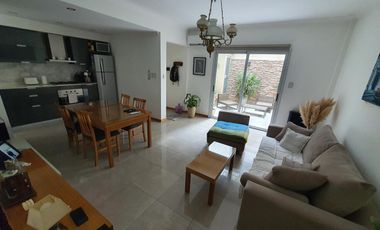 2 Amb reciclado a nuevo con 2 patios – Sin expensas – Lomas Oeste