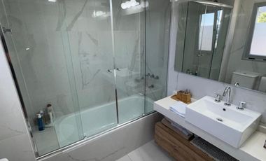 Departamento de categoria de 4 amb con 2 cocheras en Lanus Oeste