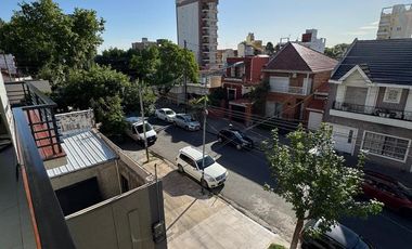 Departamento de categoria de 4 amb con 2 cocheras en Lanus Oeste
